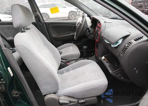 2001 Mitsubishi Mirage Es z USA, uszkodzony, nr VIN JA3AY26C61U007053